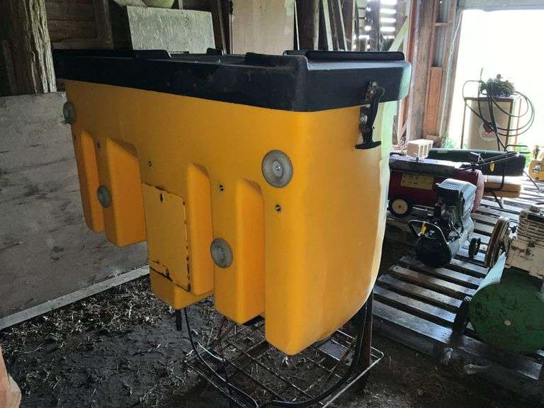 Meyermate XL tail gate spreader, w/stand