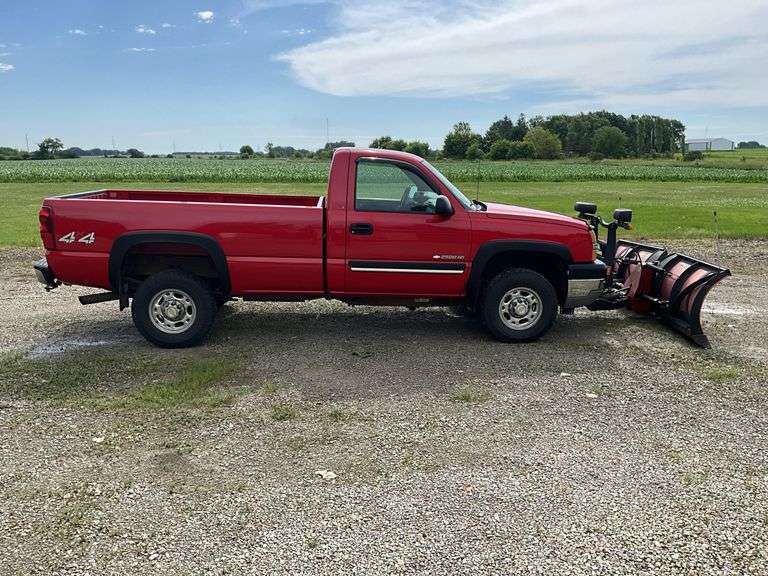 2003 Chevorlet 2500 Pickup,6.0 V8 150,945 One Owner Miles, Sells With 8’ 2”