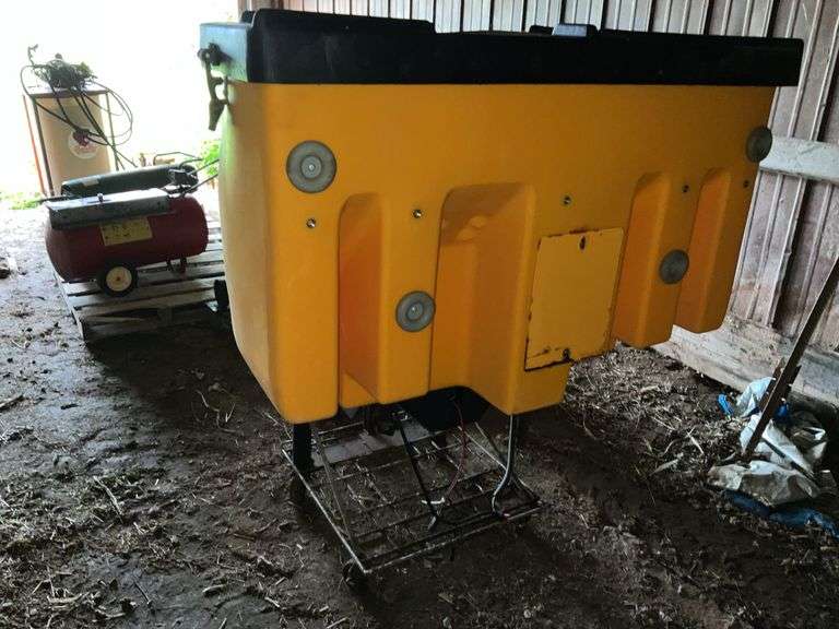 Meyermate XL tail gate spreader, w/stand