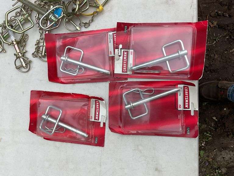 Tote of hitch pins