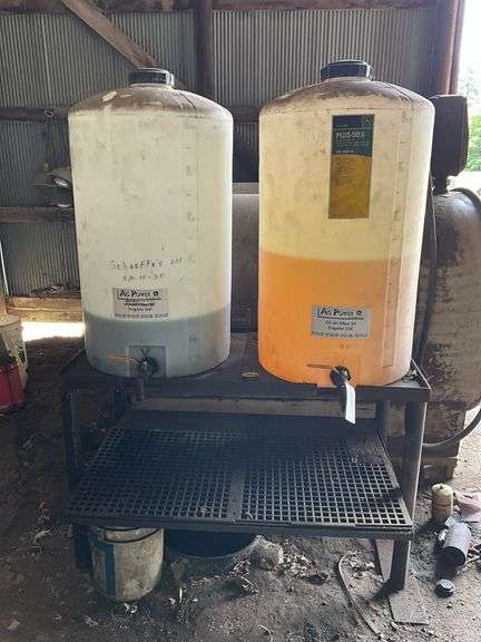 Oil Lubrication Station, (2) 65 Gallon Poly Totes, Stored Inside - barrels 