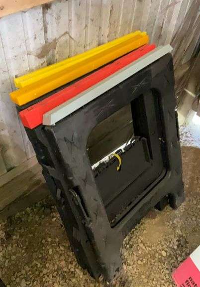 2 pair plastic sawhorses