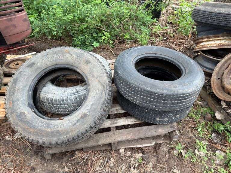 (2) Firestone 245/75/16 tires (good tread);(2) 225/75/15 tires