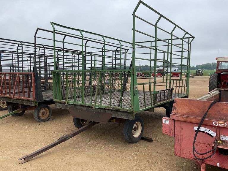 Bale wagon 16ft, Notch MFG; has hay feeder sides