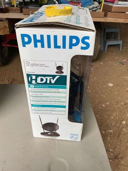 2 Coleman quick bed and quick pump, Phillips HDTV antenna