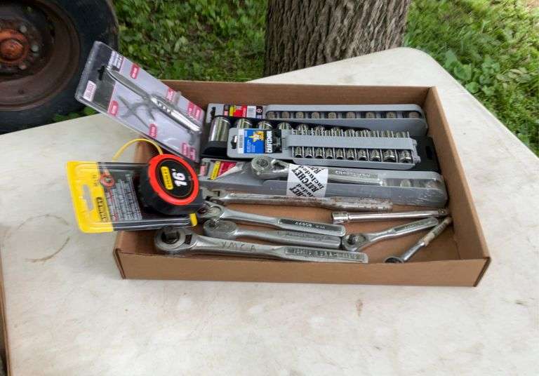 1/2, 3/8, 1/4 sockets, rachets, extensions