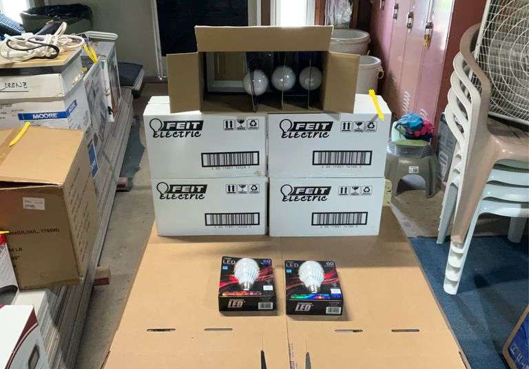 5 boxes of 60 watt replacement LED lightbulbs