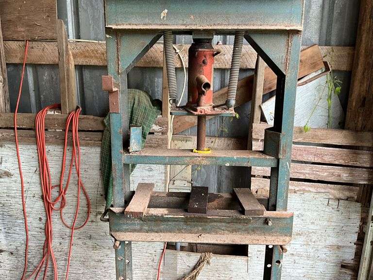 Hydraulic shop press