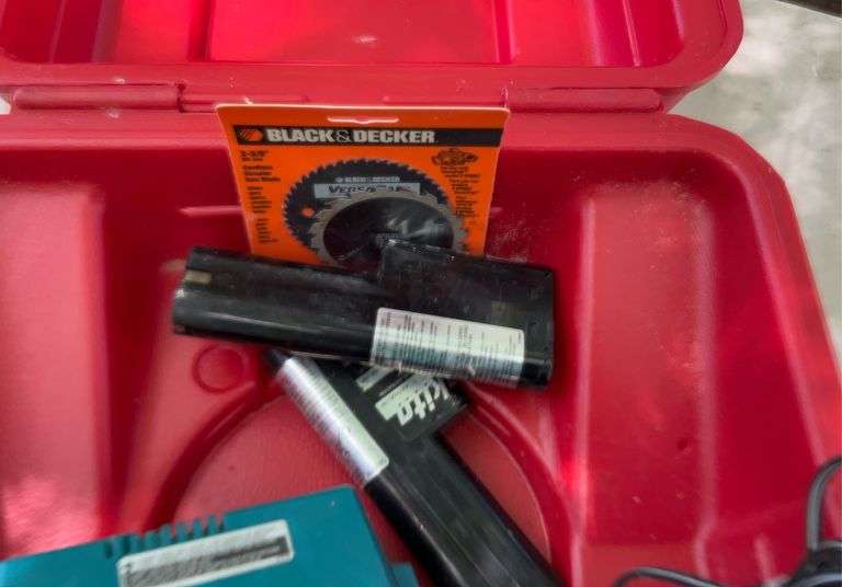 Makita 12V mini saw in craftsman case