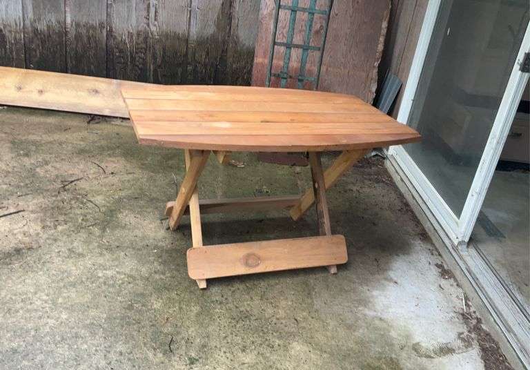 Folding wooden picnic table