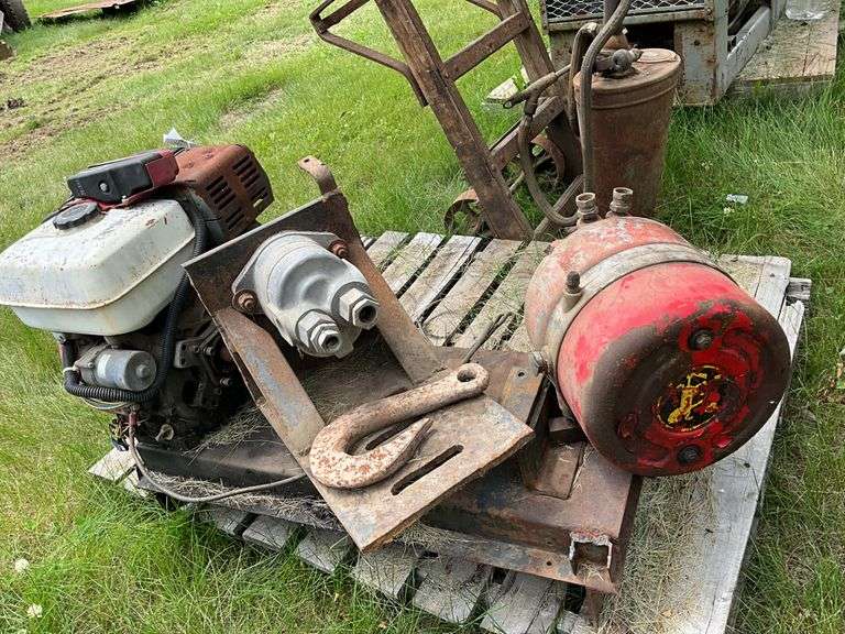 Honda GX240 8Hp Engine(engine is free) mounted on Platform, Hydraulic Pumps