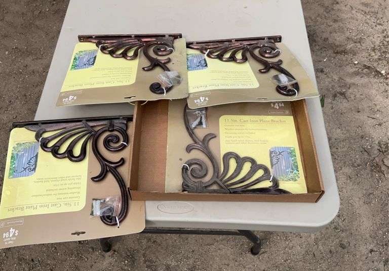Flat of wall shelf brackets