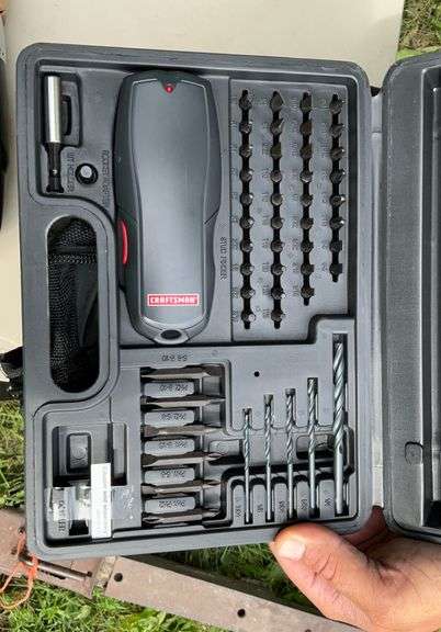 Craftsman 19.2V cordless drill driver w/accessories