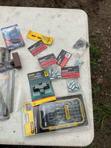 Flat of wall scanner, driver bits, & misc