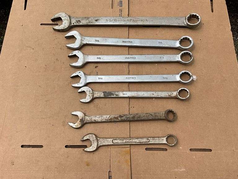 Flat of large standard combination wrenches