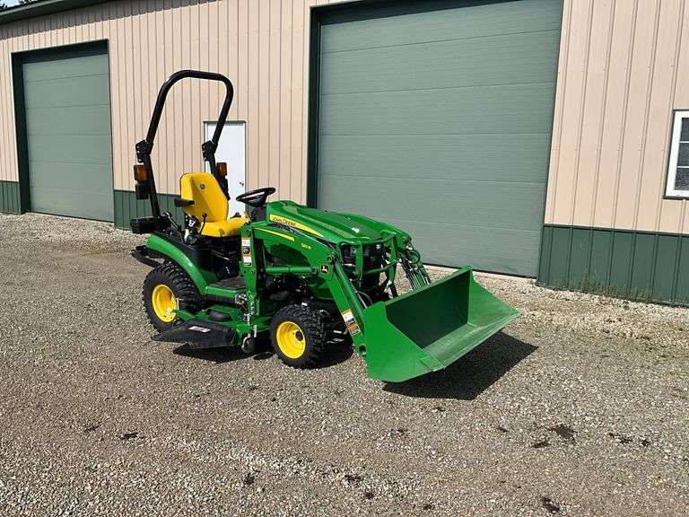 John Deere 1025 R Tractor, 150 One Owner Hrs, MFD,Diesel,60” Auto Connect D