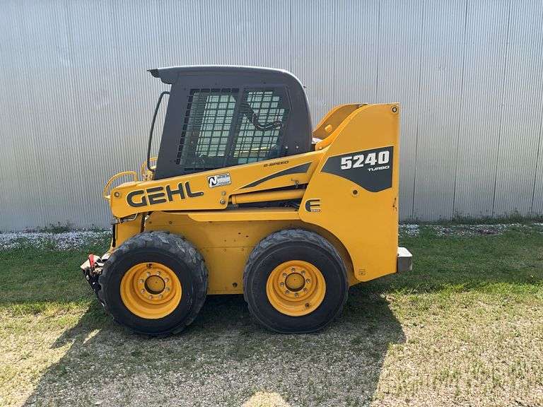 Gehl Model 5240 Skid Loader, 1047 2nd Owner Hours, E Series, Power-A-Tach, 