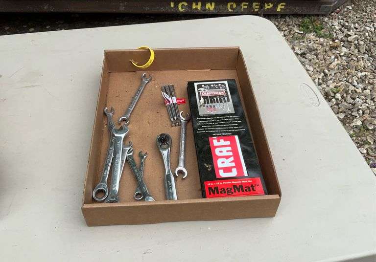 flat with craftsman magmats, magnetic pick up tools, misc wrenches