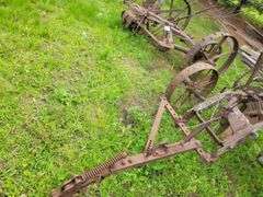 John Deere Single Bottom Steel Wheeled Pull Type Plow with Coulter, Manual 