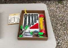 Flat of 5 pc ratcheting box end wrench set, 3 way edging clamp, 22 pc mini 