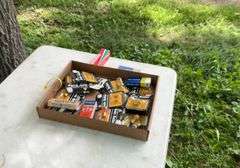 Flat of misc electrical supplies