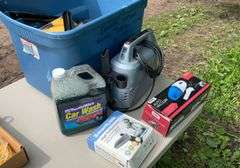Tote of car vac's & misc