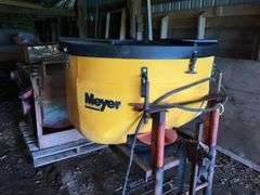 Meyermate XL tail gate spreader, w/stand
