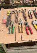 Flat of tin snips
