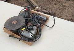 Flat of 2 drill drivers, grinder