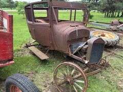 Ford model T Frame, Engine and driveline with body tub and extra fenders(Bo