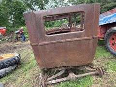 Ford model T Frame, Engine and driveline with body tub and extra fenders(Bo