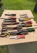 Flat of tin snips