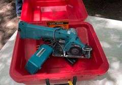 Makita 12V mini saw in craftsman case
