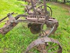 John Deere Single Bottom Steel Wheeled Pull Type Plow with Coulter, Manual 
