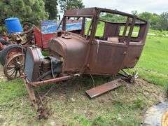 Ford model T Frame, Engine and driveline with body tub and extra fenders(Bo