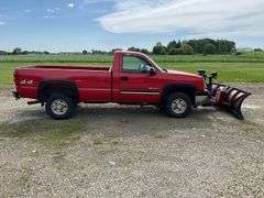 2003 Chevorlet 2500 Pickup,6.0 V8 150,945 One Owner Miles, Sells With 8’ 2”