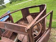 Ford model T Frame, Engine and driveline with body tub and extra fenders(Bo