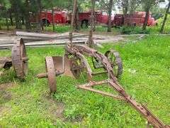 John Deere Single Bottom Steel Wheeled Pull Type Plow with Coulter, Manual 