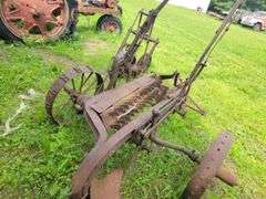 John Deere Single Bottom Steel Wheeled Pull Type Plow with Coulter, Manual 