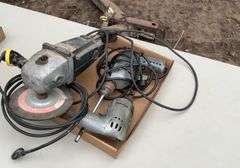 Flat of 2 drill drivers, grinder