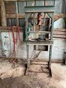 Hydraulic shop press
