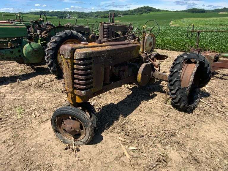 1941 John Deere H, parts tractor

SN#20914