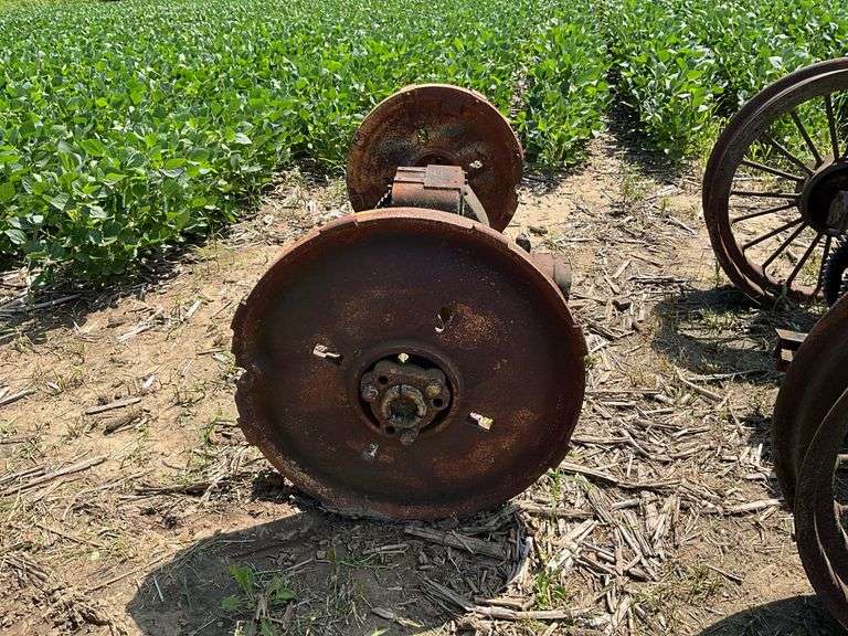John Deere axle housing & axles for John Deere A, w/cast inner mounts