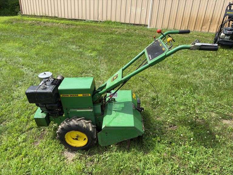 820 John Deere Rear Tine Tiller, Briggs and Stratton Engine, 4 Speed Transm