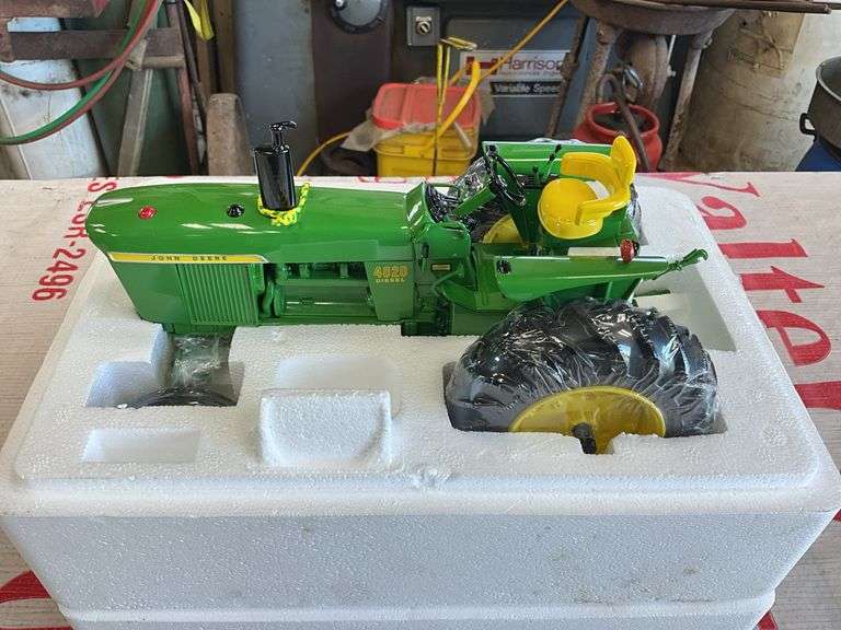 Ertl 1/16 Precision Classics JD Powershift 4020 tractor