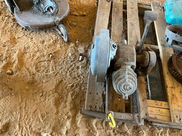 Maytag 1 cylinder gas motor, free