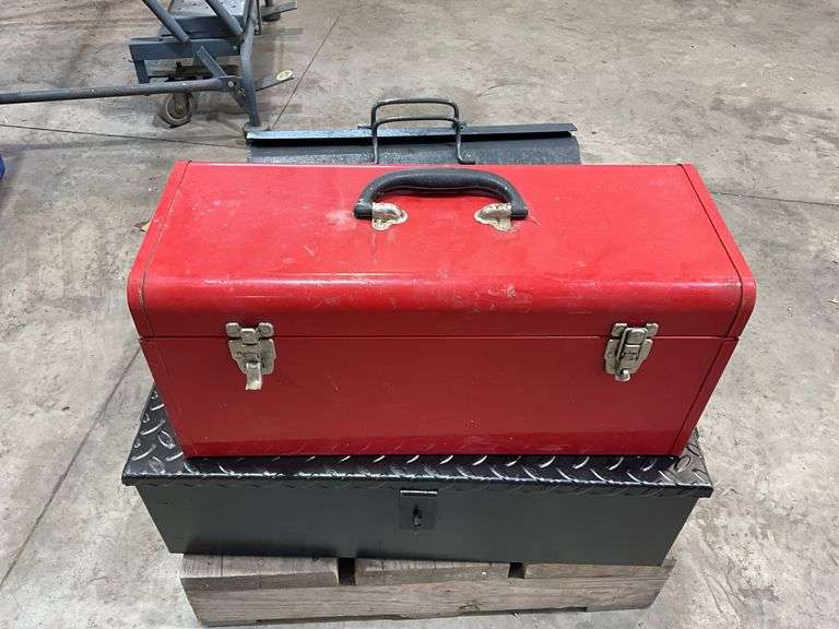 Metal toolbox