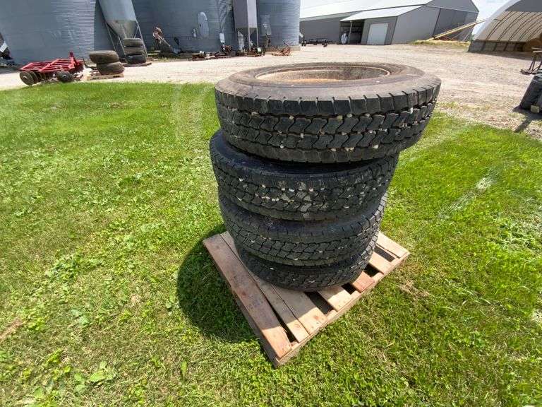 4- 285/75R 24.5 tires with rims, like new
