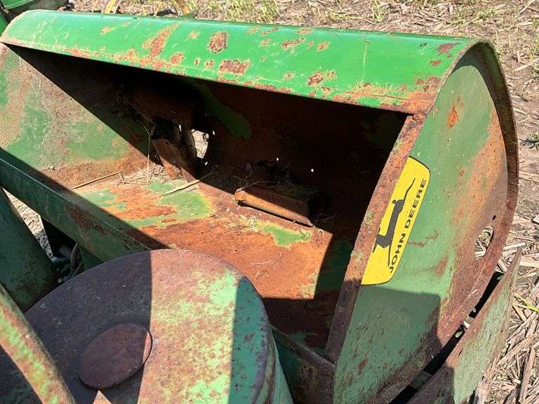 John Deere 2 row model #71 corn planter w/fertilizer