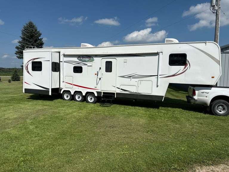 ***2018 Premier 5th Wheel camper; 38FW2018, 38FT, tri-axle with front maste